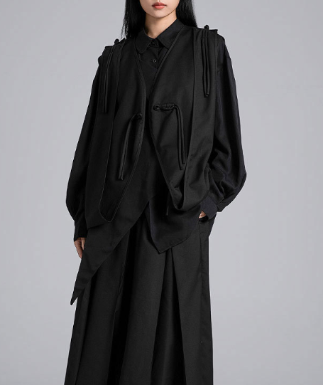 بدلة مصممة خصيصًا بأزرار ذهبية – مارون