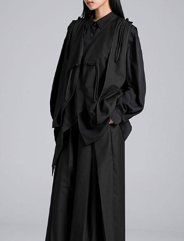 بدلة مصممة خصيصًا بأزرار ذهبية – مارون