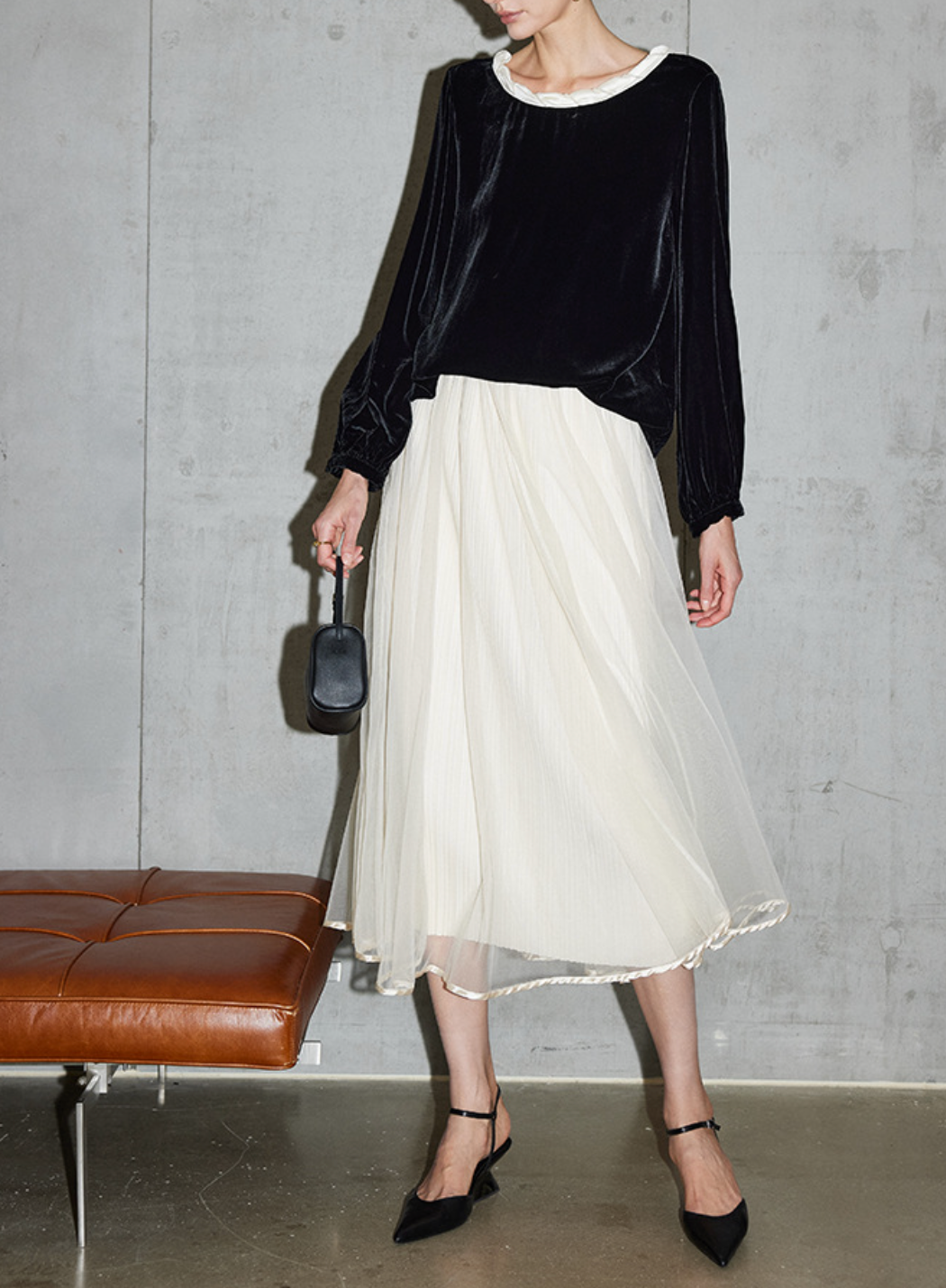 velvet blouse with contrast bow back detail – ELARA