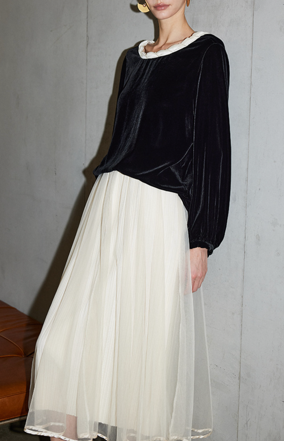 velvet blouse with contrast bow back detail – ELARA