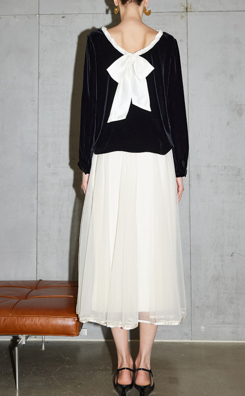 velvet blouse with contrast bow back detail – ELARA