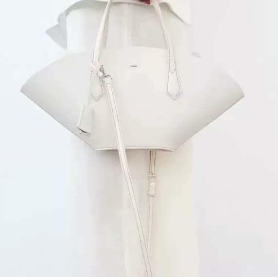 structured fan-shaped leather tote with top handles – ELYSIA