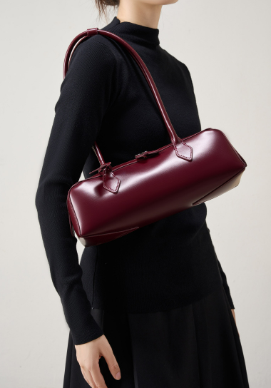 sleek rectangular leather shoulder bag with double zip – MONA