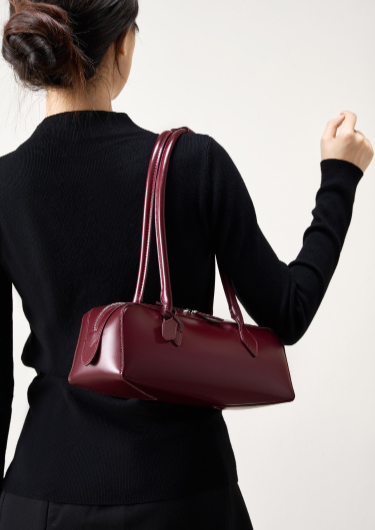 sleek rectangular leather shoulder bag with double zip – MONA