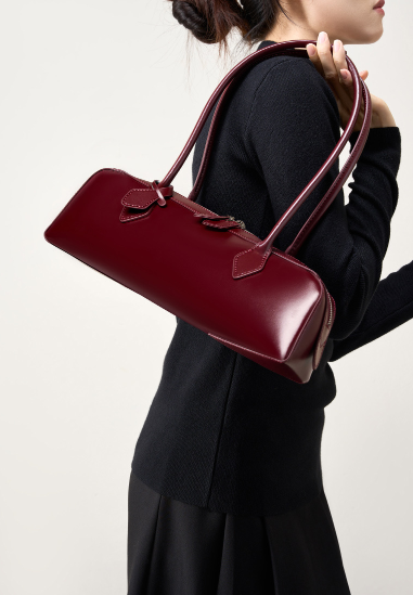 sleek rectangular leather shoulder bag with double zip – MONA