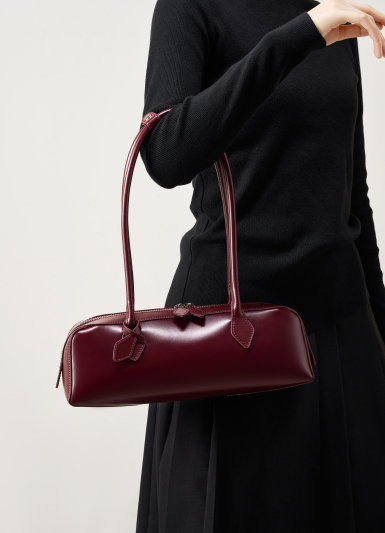 sleek rectangular leather shoulder bag with double zip – MONA