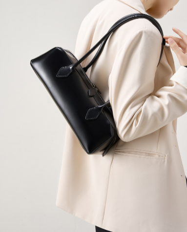 sleek rectangular leather shoulder bag with double zip – MONA