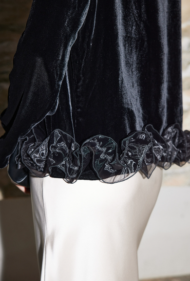 جاكيت مخملي بأزرار أمامية وحافة من الدانتيل الشفاف - صيفي