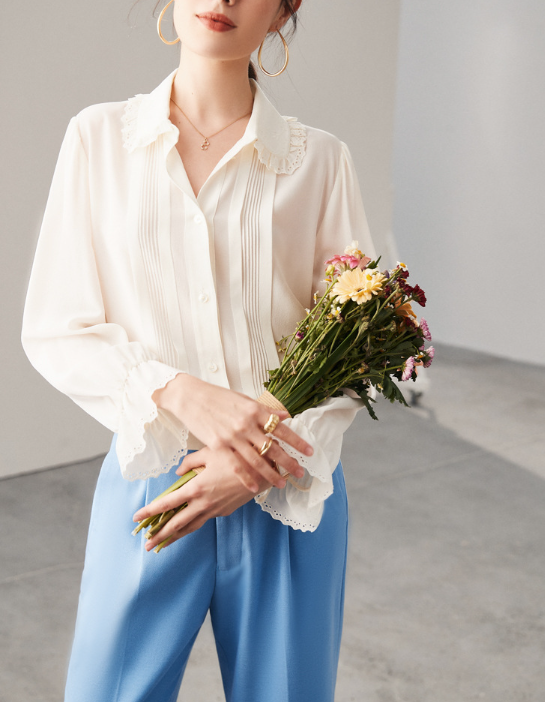 pleated chiffon blouse with lace-trim collar – WELSA