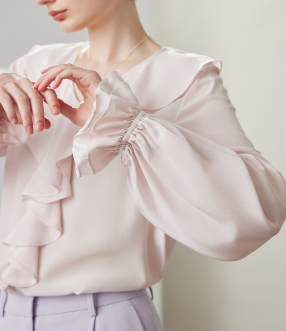 ruffled V-neck blouse with gathered cuffs – ELISAH