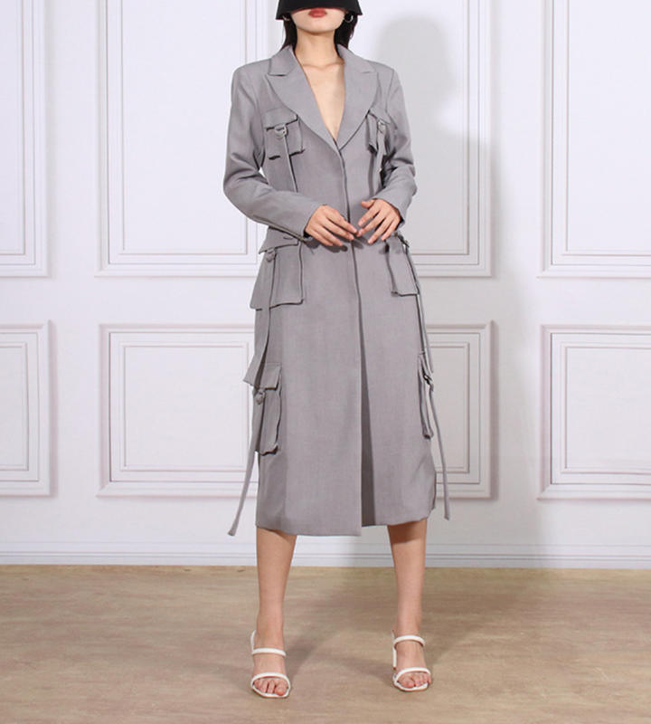 فستان بليزر طويل عملي مصمم خصيصًا بتفاصيل حمالات – غرايسون