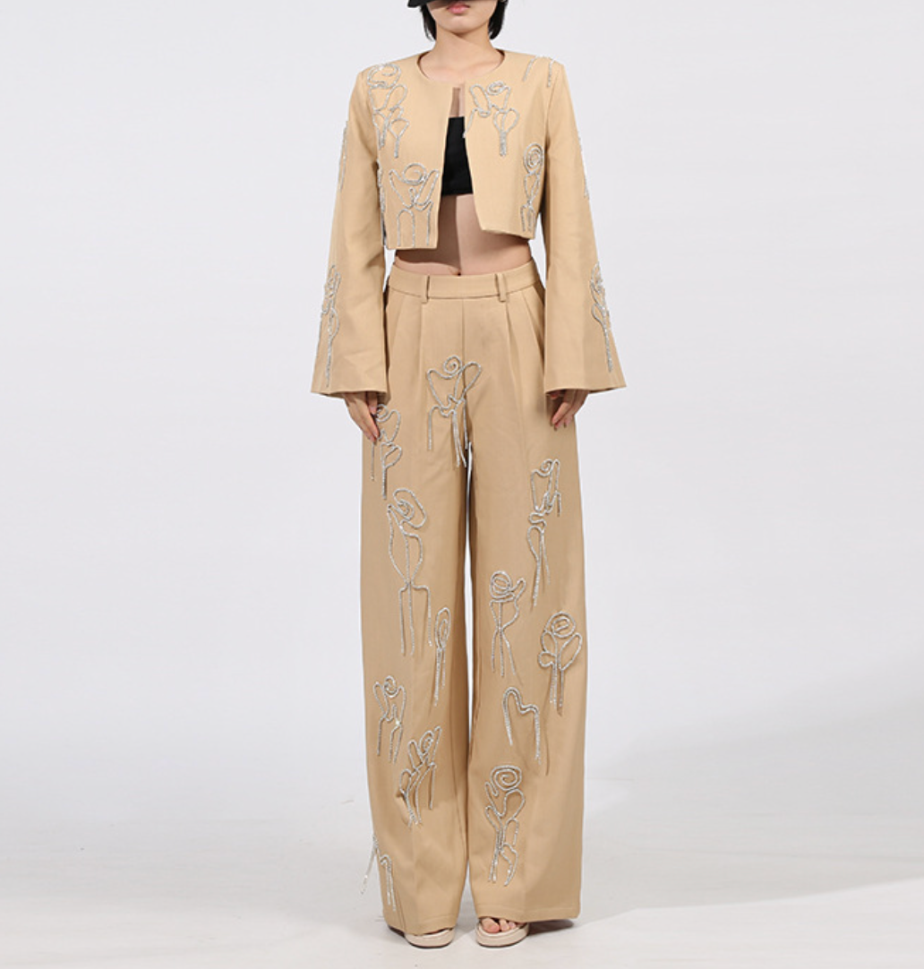 طقم جاكيت قصير مطرز وبنطال واسع الساقين - إيلارا