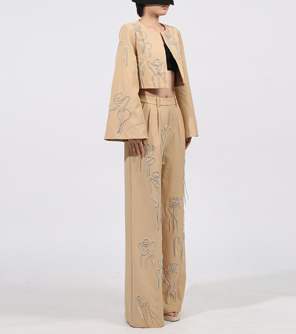 طقم جاكيت قصير مطرز وبنطال واسع الساقين - إيلارا