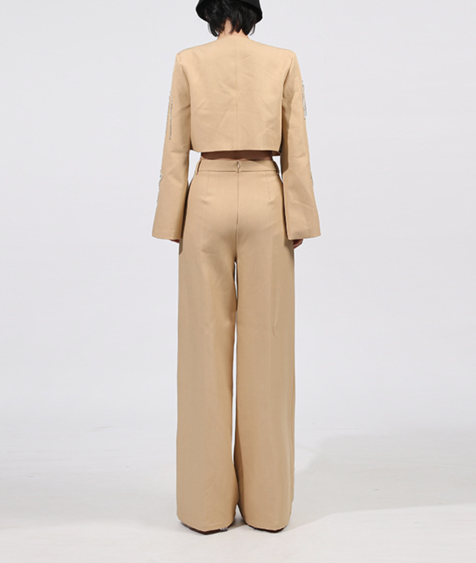 طقم جاكيت قصير مطرز وبنطال واسع الساقين - إيلارا