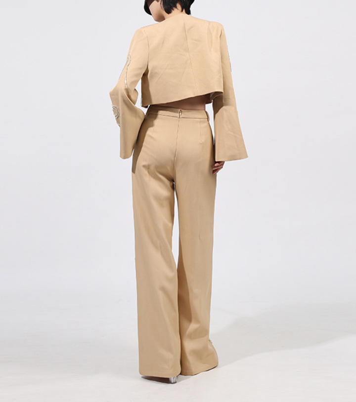 طقم جاكيت قصير مطرز وبنطال واسع الساقين - إيلارا