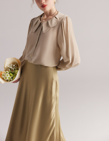 long-sleeve blouse with petal collar – LUMIÈRE