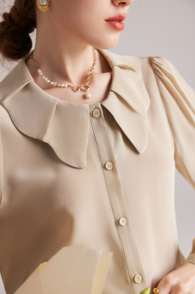 long-sleeve blouse with petal collar – LUMIÈRE