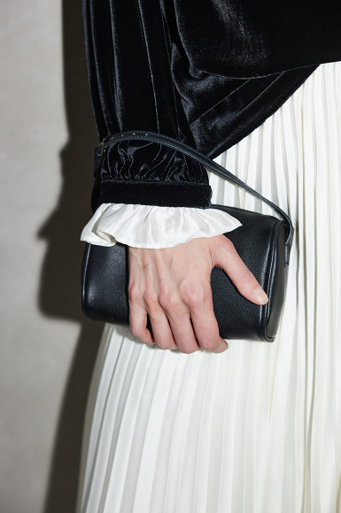 velvet blouse with contrast ruffled collar – ÉTOILE