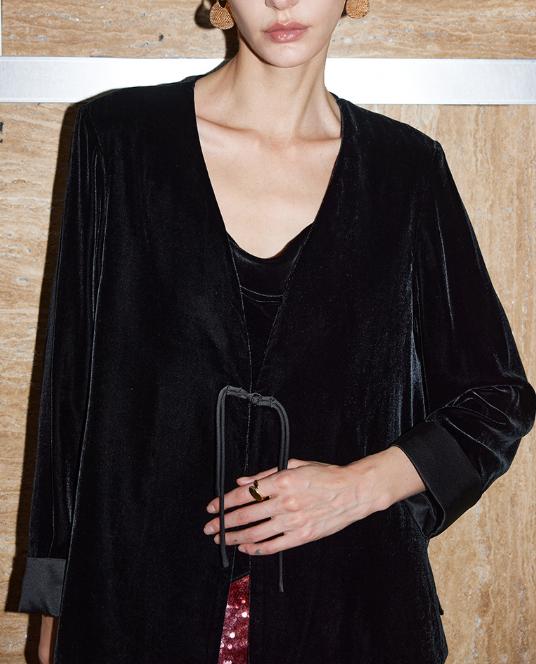 طقم مكون من بلوزة قصيرة وتنورة طويلة من الدانتيل الزهري - أزرق سماوي