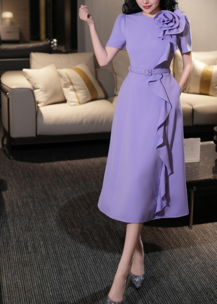 طقم مكون من بلوزة قصيرة وتنورة طويلة من الدانتيل الزهري - أزرق سماوي