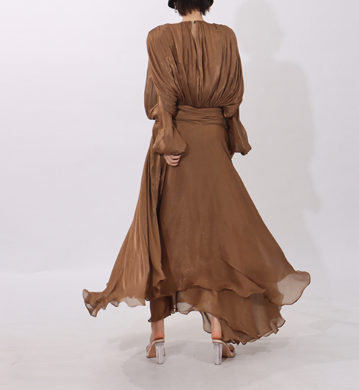 طقم مكون من بلوزة قصيرة وتنورة طويلة من الدانتيل الزهري - أزرق سماوي