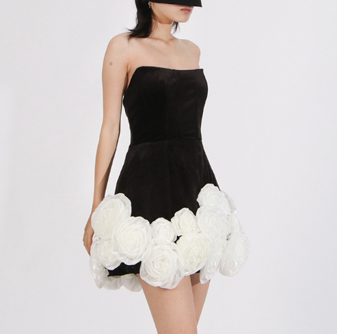 طقم مكون من بلوزة قصيرة وتنورة طويلة من الدانتيل الزهري - أزرق سماوي