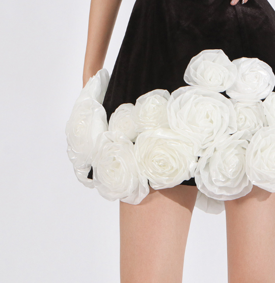 طقم مكون من بلوزة قصيرة وتنورة طويلة من الدانتيل الزهري - أزرق سماوي