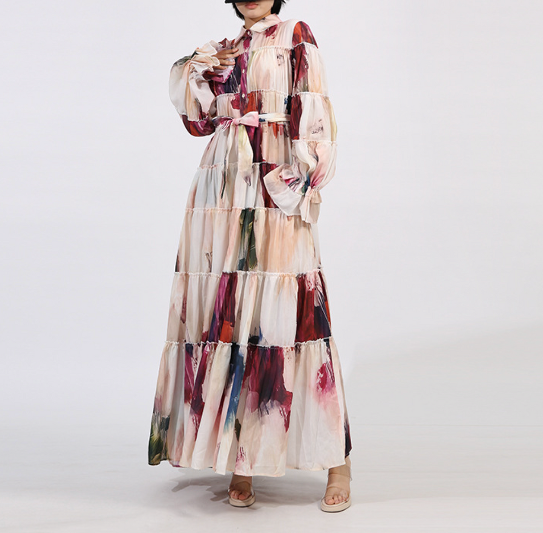 فستان ماكسي متعدد الطبقات بطبعة فنية وأكمام منتفخة - آريا