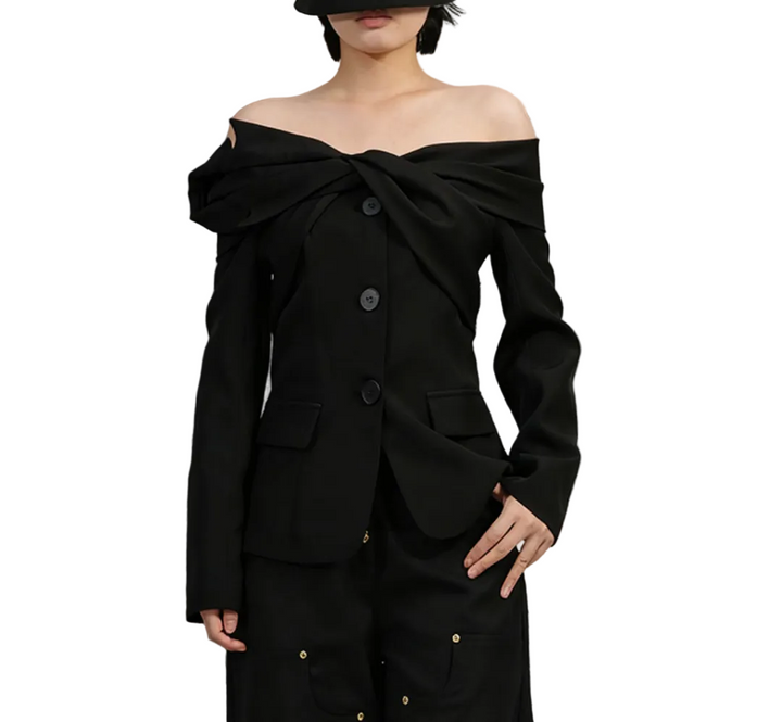 بليزر مصمم خصيصًا بكتفين مكشوفتين وفتحة رقبة ملتوية - تويست