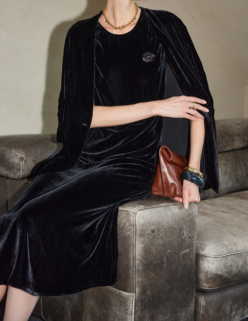 sleeveless velvet midi dress with clean neckline – VELORA