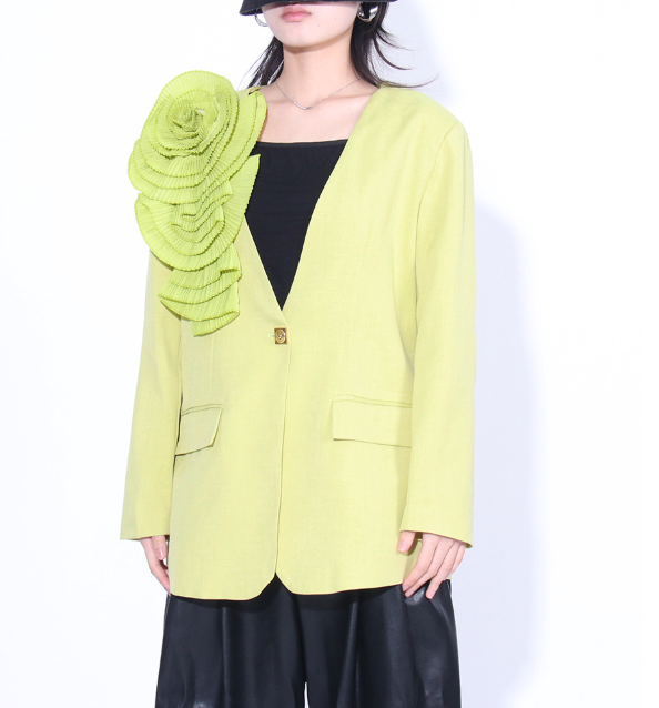 Tailored blazer with oversized floral appliqué – LIMEA