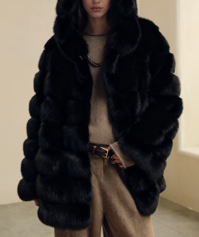 فستان ماكسي أبيض مطرز بحافة مزينة بشراشيب - أزورا