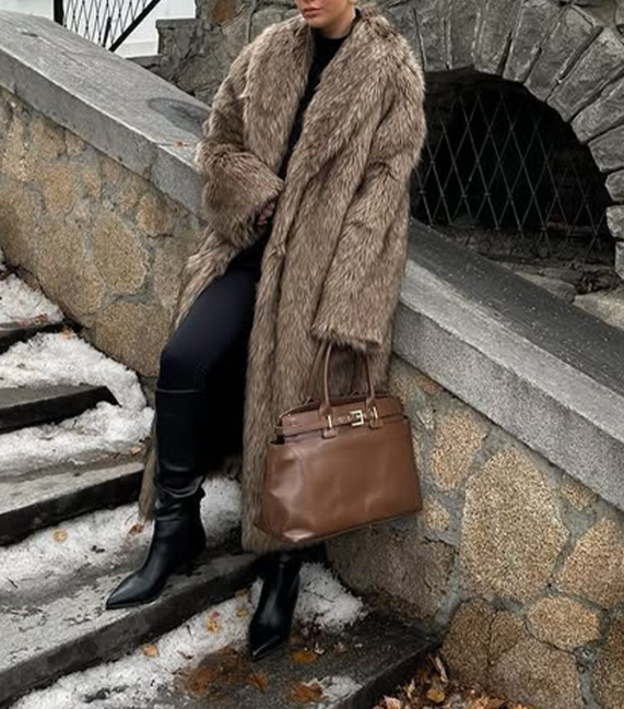 فستان ماكسي أبيض مطرز بحافة مزينة بشراشيب - أزورا