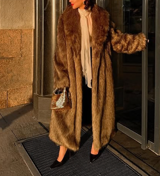 فستان ماكسي أبيض مطرز بحافة مزينة بشراشيب - أزورا