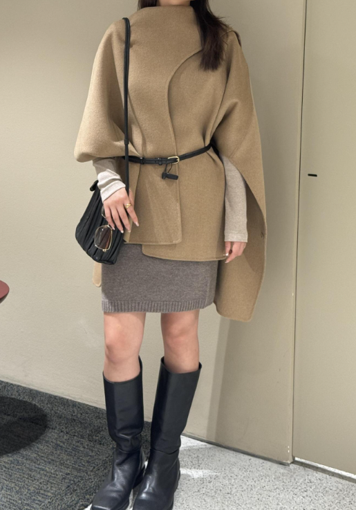 فستان ماكسي أبيض مطرز بحافة مزينة بشراشيب - أزورا