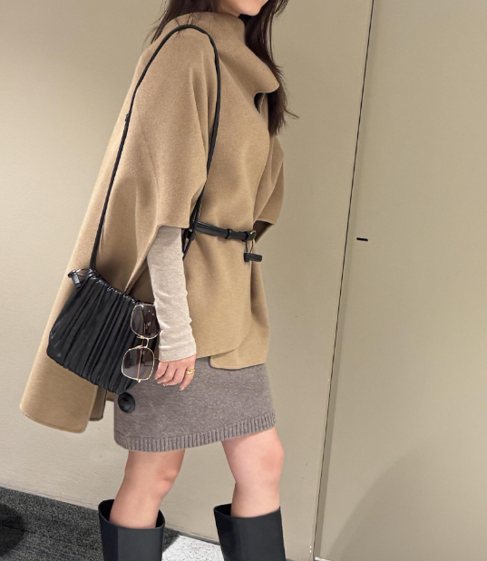 فستان ماكسي أبيض مطرز بحافة مزينة بشراشيب - أزورا