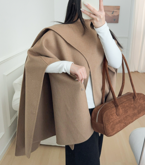 فستان ماكسي أبيض مطرز بحافة مزينة بشراشيب - أزورا