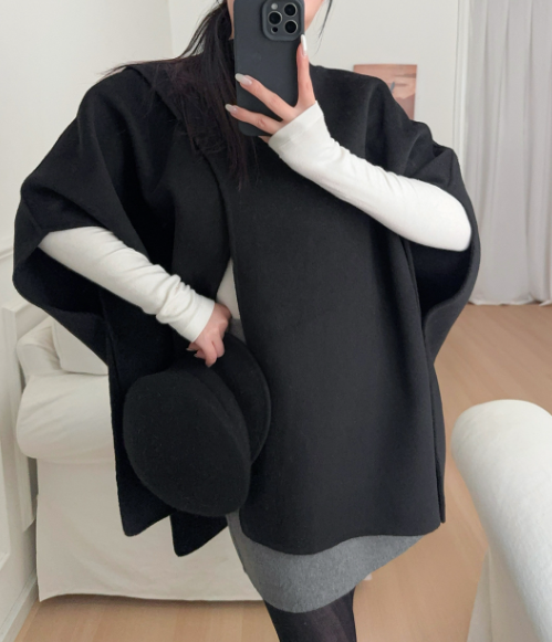 فستان ماكسي أبيض مطرز بحافة مزينة بشراشيب - أزورا