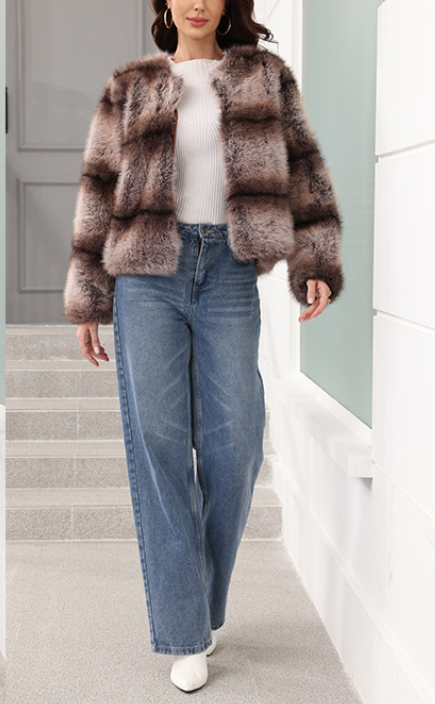 فستان ماكسي أبيض مطرز بحافة مزينة بشراشيب - أزورا