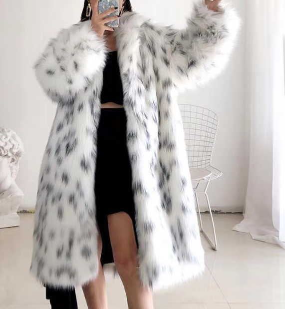 فستان ماكسي أبيض مطرز بحافة مزينة بشراشيب - أزورا