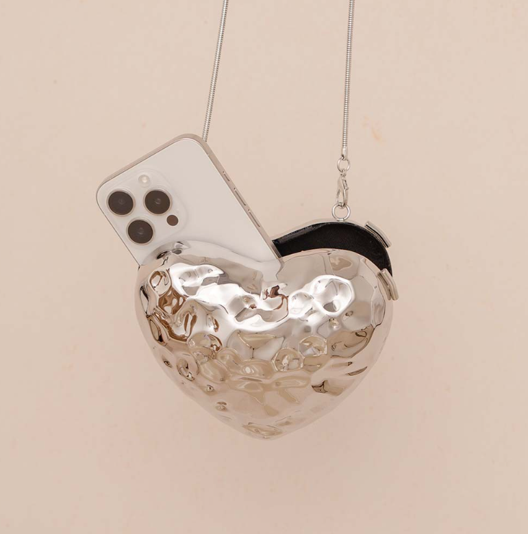 metallic heart-shaped clutch with chain strap – AMORA