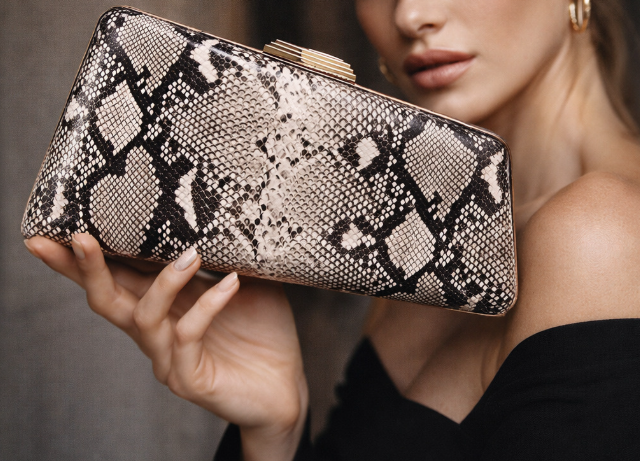 حقيبة يد مستطيلة الشكل مصنوعة من الروطان المنسوج ذي الملمس الطبيعي - صحارى