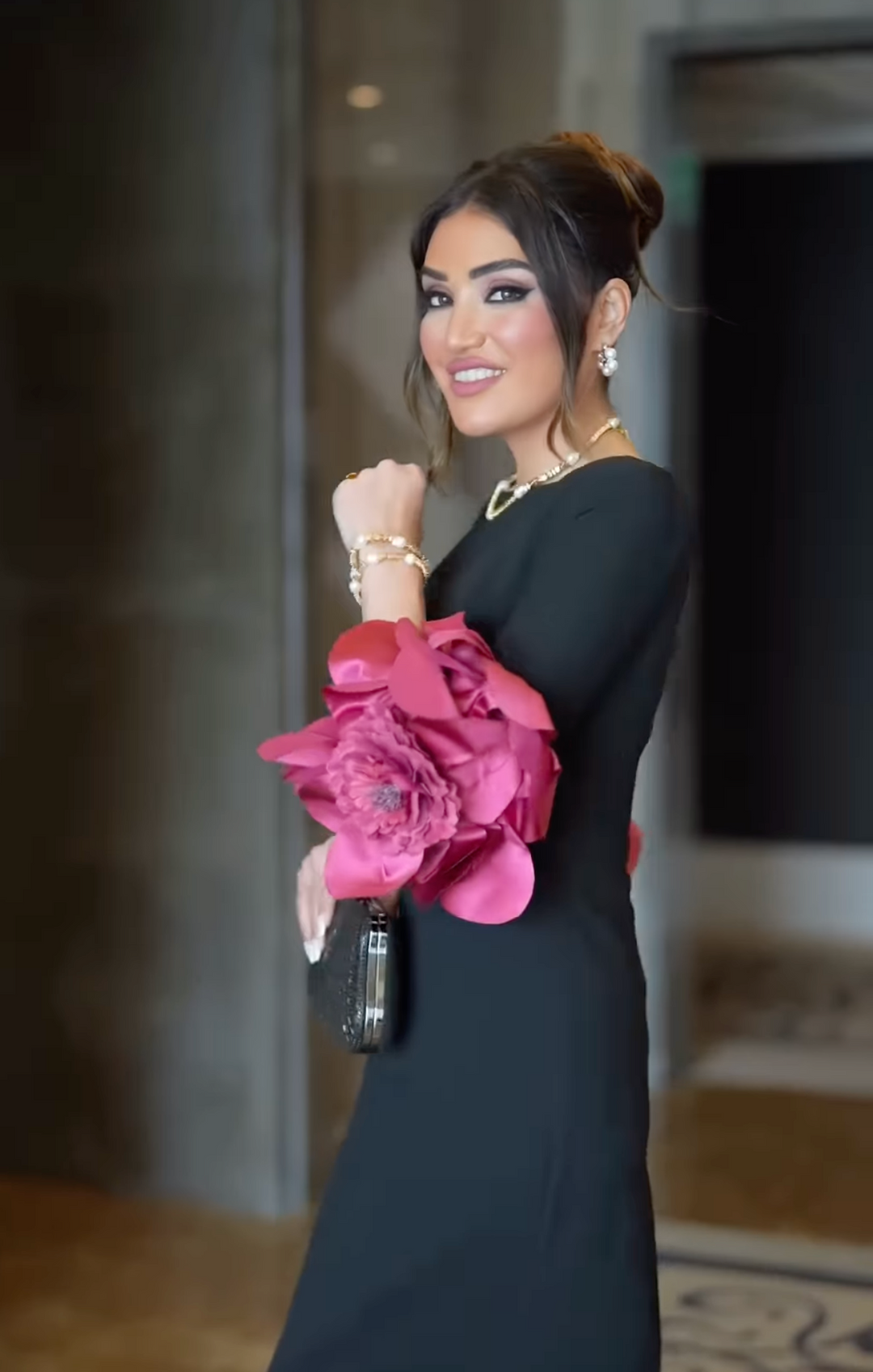 فستان العمود الأسود مع الأكمام المزهرة - ليفيا