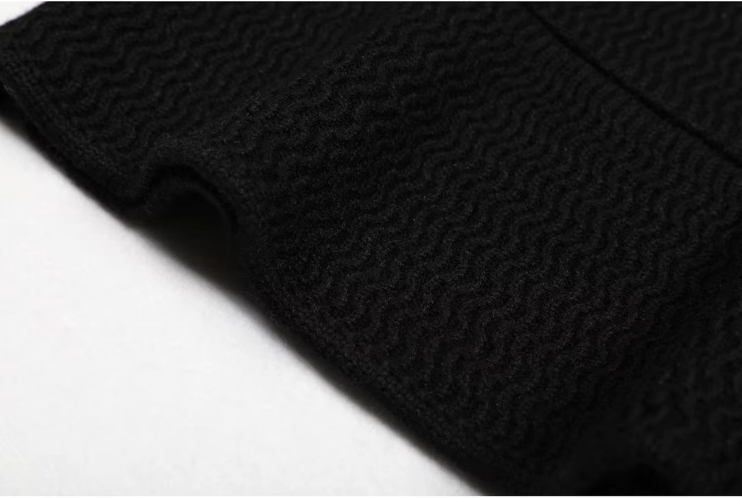 فستان قصير محبوك بأكمام طويلة وحواف ذهبية – فينيوني
