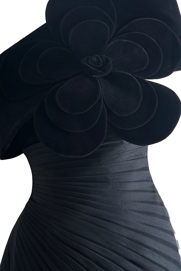 فستان مخملي مكشوف الكتفين مع فيونكة – فالنتينا