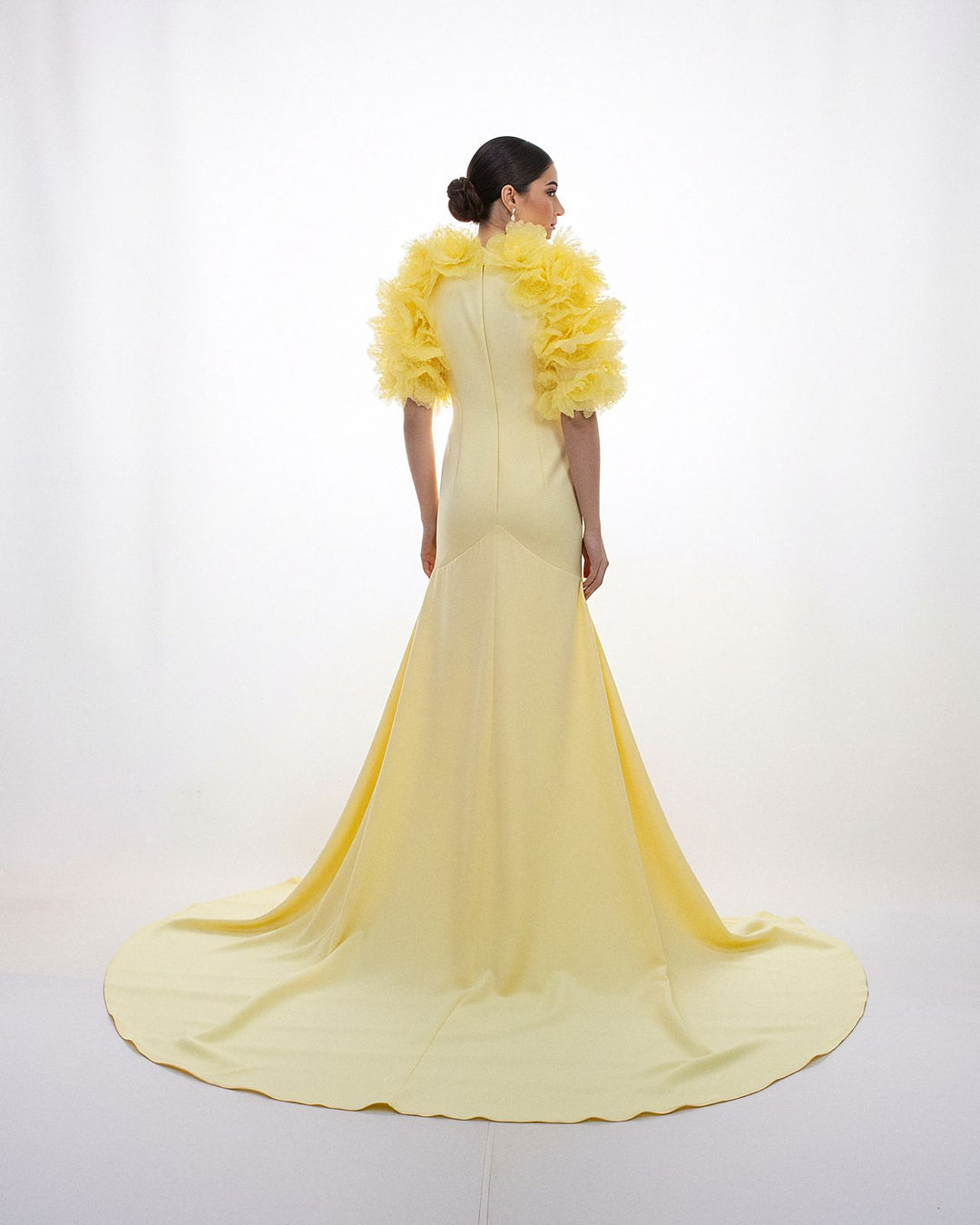 sleeveless gown with voluminous tulle shoulder cape – AURELIAZI
