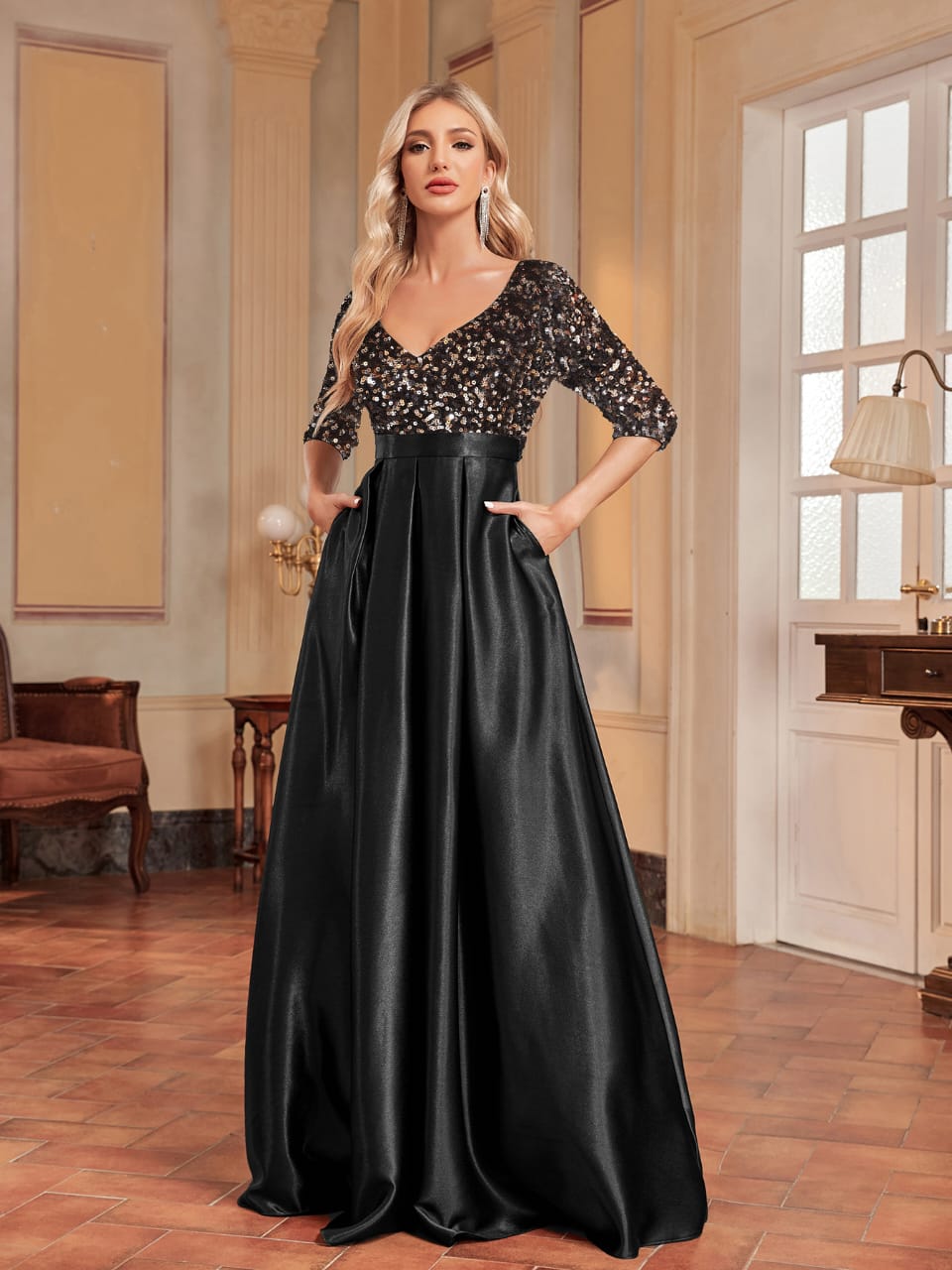 فستان من الترتر بفتحة رقبة على شكل حرف V وتنورة من الساتان على شكل حرف A – إيسمي