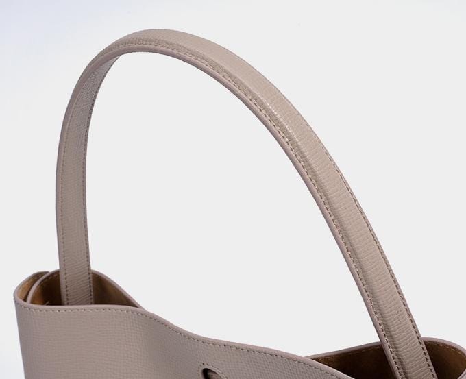 structured leather handbag with metallic twist lock – MORILA