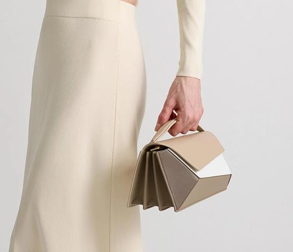 geweven rieten draagtas met dubbele leren handvatten – LÉONIE 