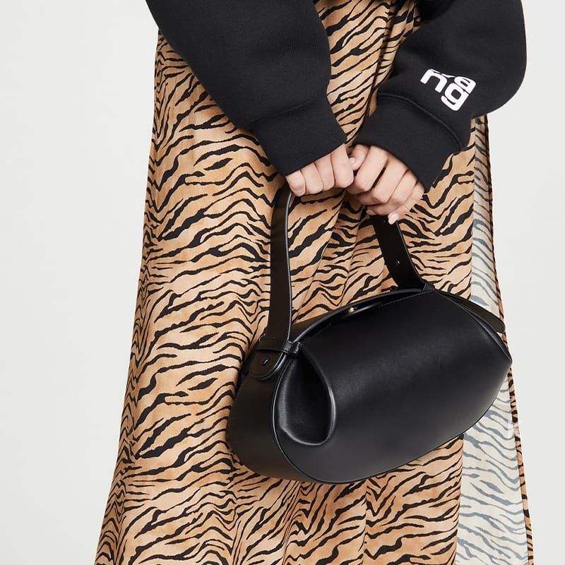 geweven rieten draagtas met dubbele leren handvatten – LÉONIE 